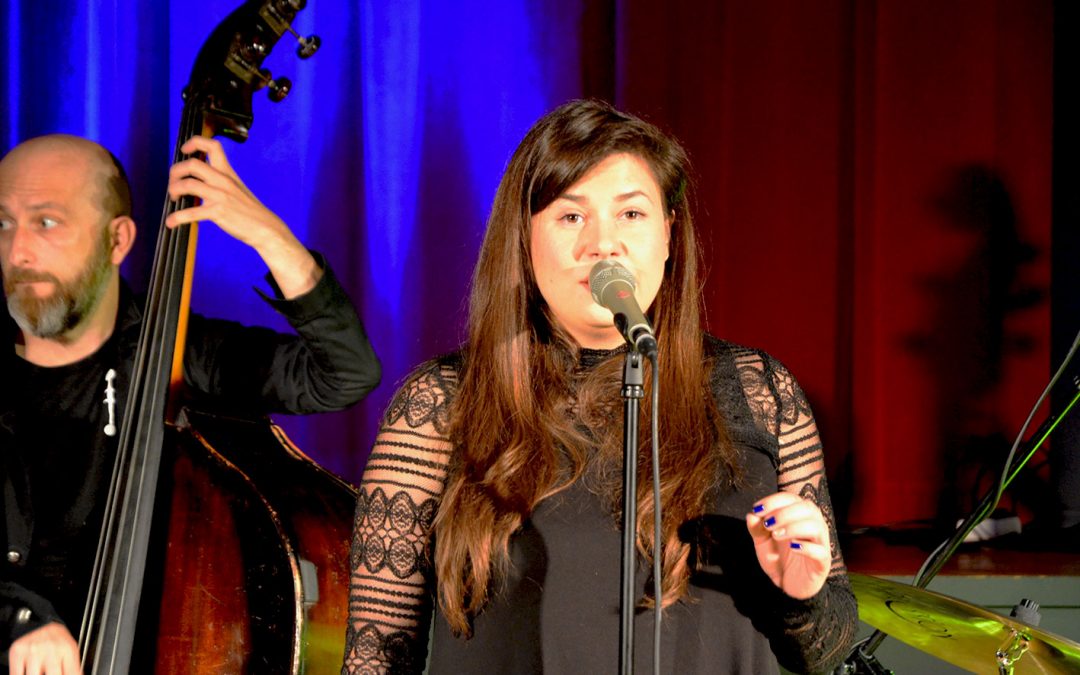 MONIKA BORZYM ŚPIEWA STARE PIOSENKI