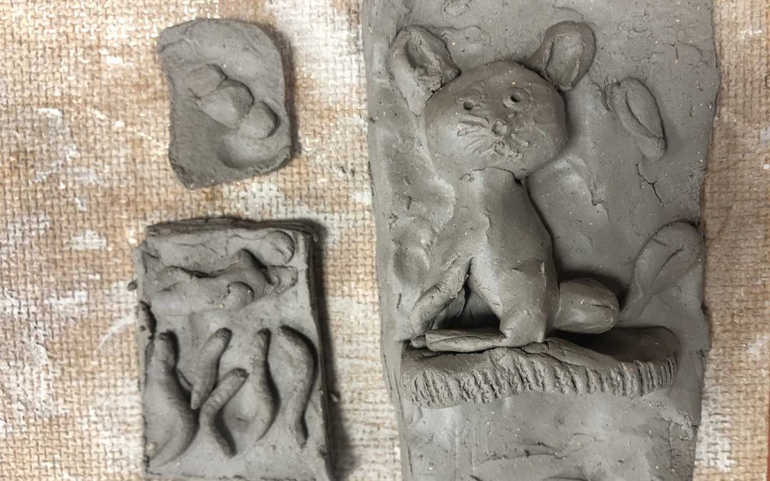 PŁASKORZEŹBA Z GLINY